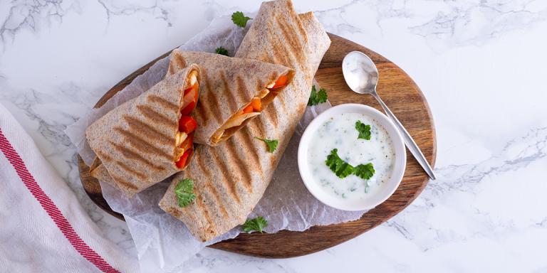 Krokante wrap met kip en paprika