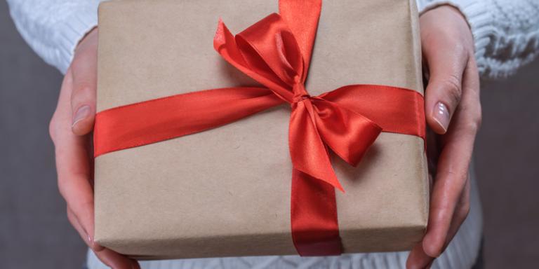 Cadeau met rode strik