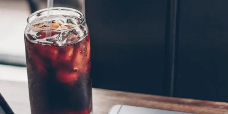Glas met frisdrank