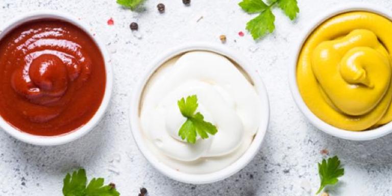 Kaastosti met ketchup saus