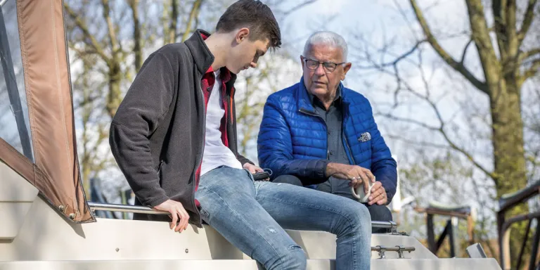 Foto Jong en ouder persoon