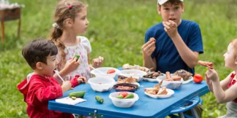 Eten met kinderen shutterstock Pavel L Photo and Video