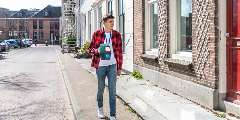 Nika collecteert huis aan huis voor het Diabetes Fonds