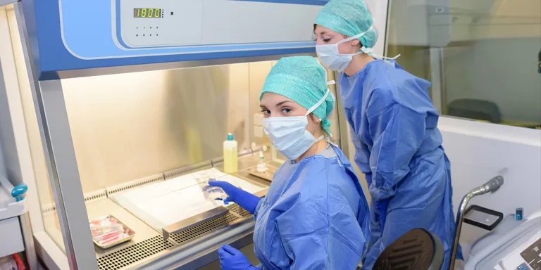 Onderzoekers in lab