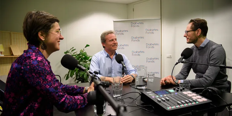 Foto Hanneke Molema,lid Coalitie Leefstijl in de Zorg en Consultant bij Lifestyle4Health en Niels Chavannes, onderzoeker bij NELL en huisarts in opnamestudio
