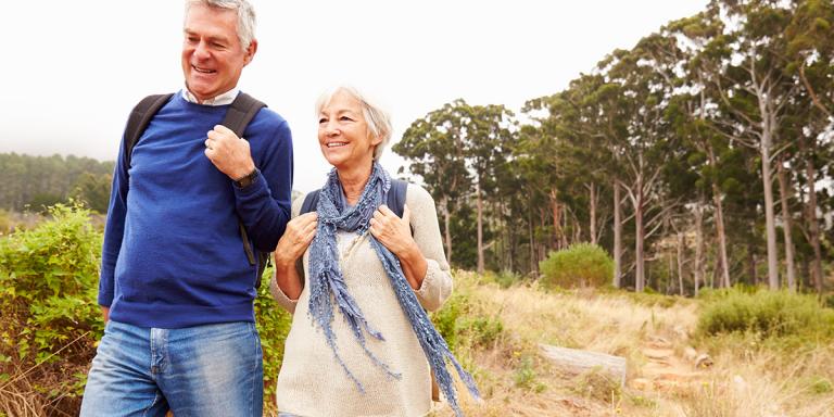 Stel maakt een wandeling
