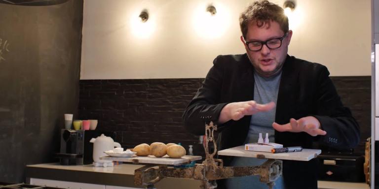 Diederik Jekel legt uit wat een hypo en een hyper is