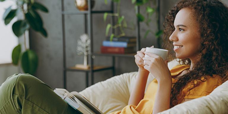 ontspannen op de bank nietsdoen