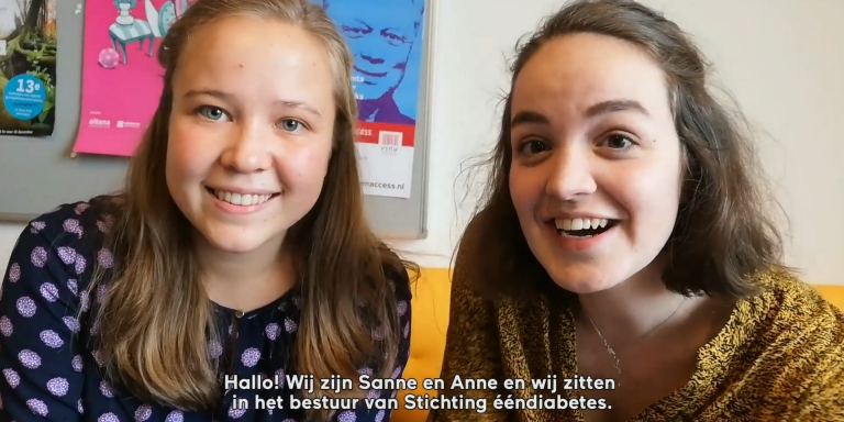 Sanne en Anne maakten een magazine speciaal voor jongeren