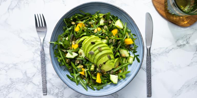 Salade met mango en avocado