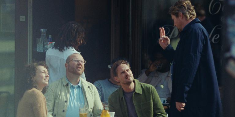 'Meneer diabetes' spreekt mensen aan op een terras