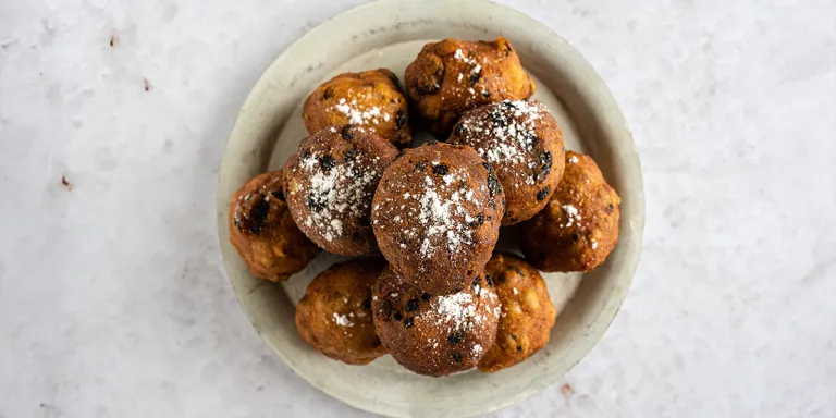 oliebollen op een schaal