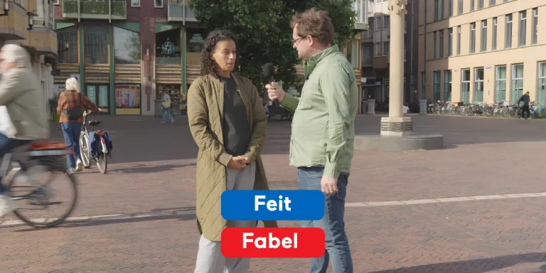 Wetenschapsjournalist Diederik Jekel legt stellingen voor aan voorbijgangers