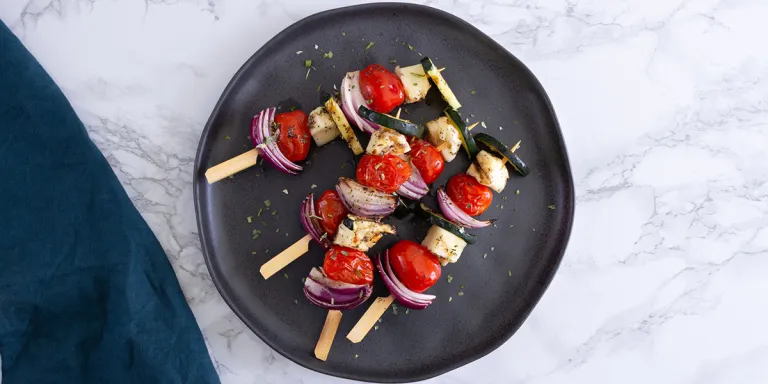 Barbecuerecept: 4 spiesje met halloumi en groente
