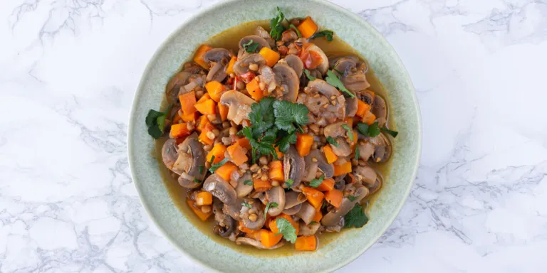 Foto: groentestoof met wortel, champignons