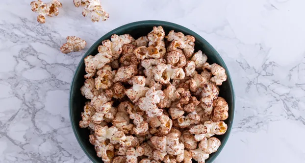 Popcorn met cacao en kaneel
