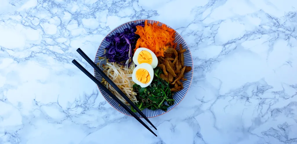 Aziatische bowl met bloemkoolrijst