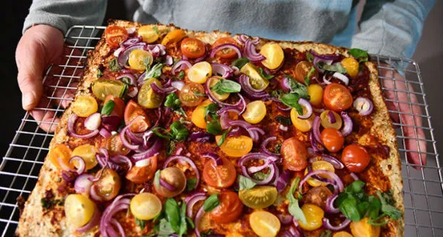 Bloemkoolpizza met tomaat