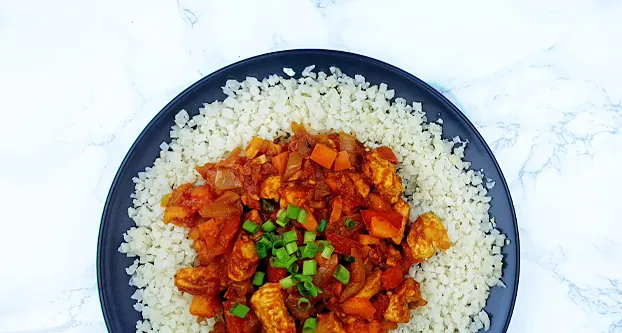 Kip jambalaya met bloemkoolrijst