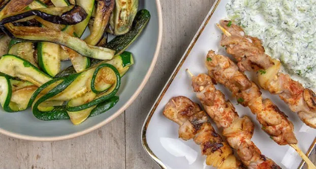 Kipspiesjes met gegrilde groenten