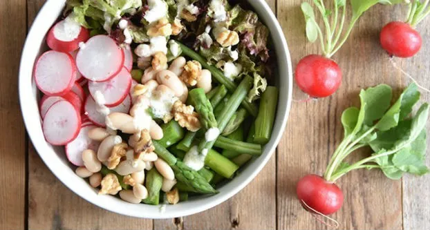 Lentesalade met groene asperges
