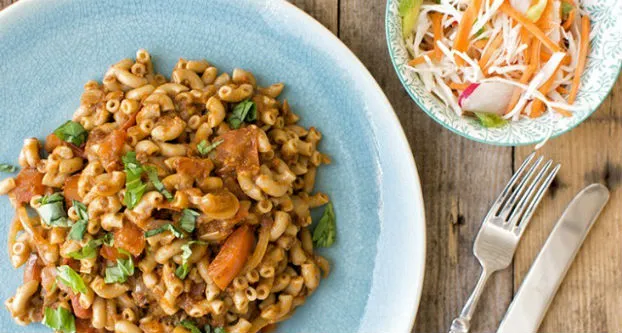 Volkoren macaroni met pesto rosso