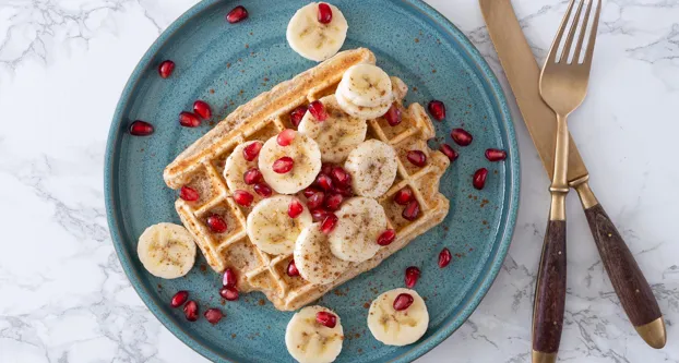 Ontbijtwafels met granaatappel