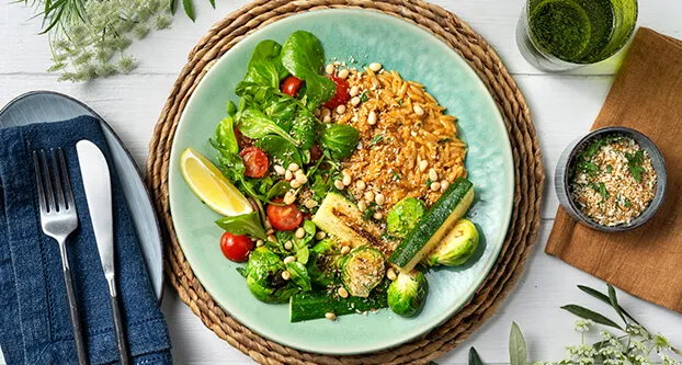 Orzo met krokante peterseliekruim en pijnboompitten
