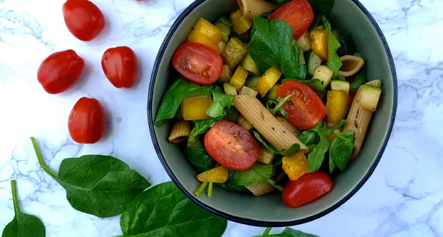 Pastasalade met spinazie