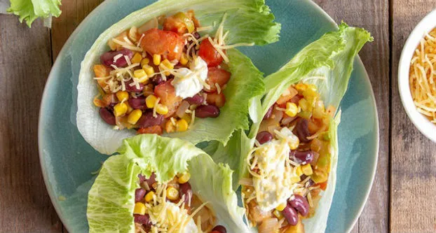 IJsbergslawraps met tomaat