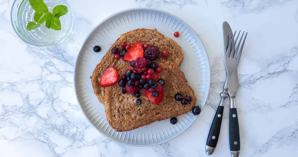 Vegan wentelteefjes met bosvruchten