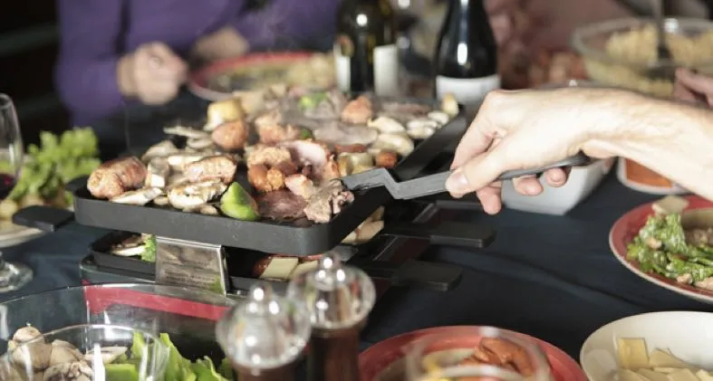 gourmetpannetje gevuld met groente en champignons