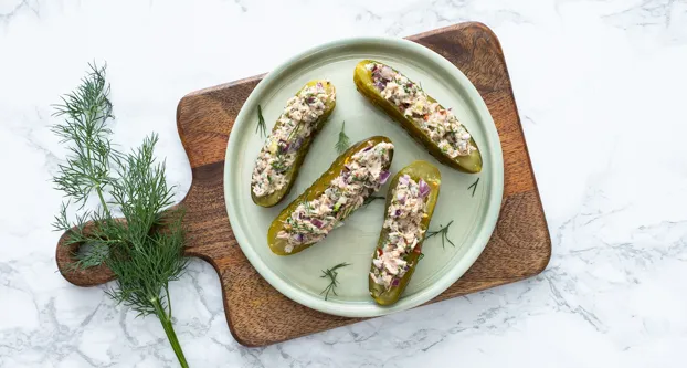 Augurkbootje met tonijnsalade