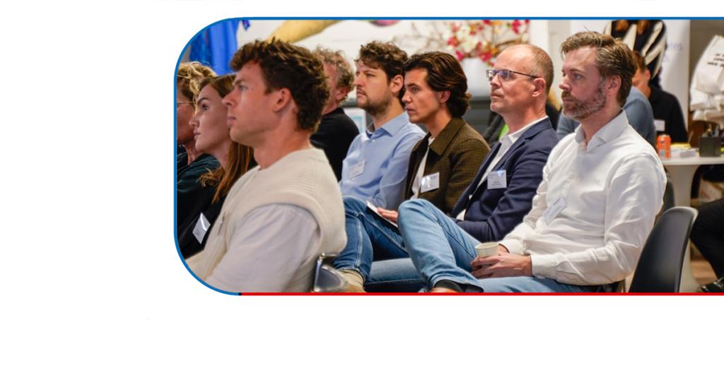 Gezonde businesclub event 2024 deelnemers luisteren aandachtig