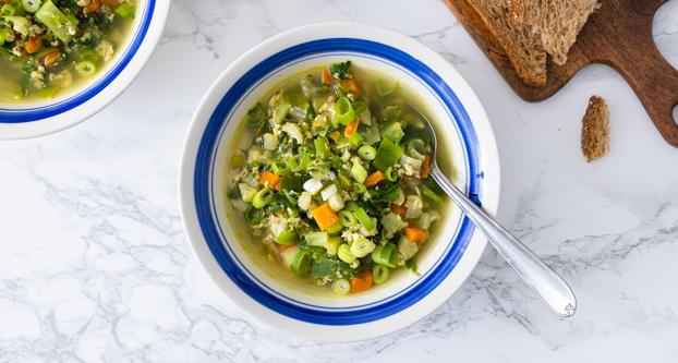 Snelle groentesoep met ei