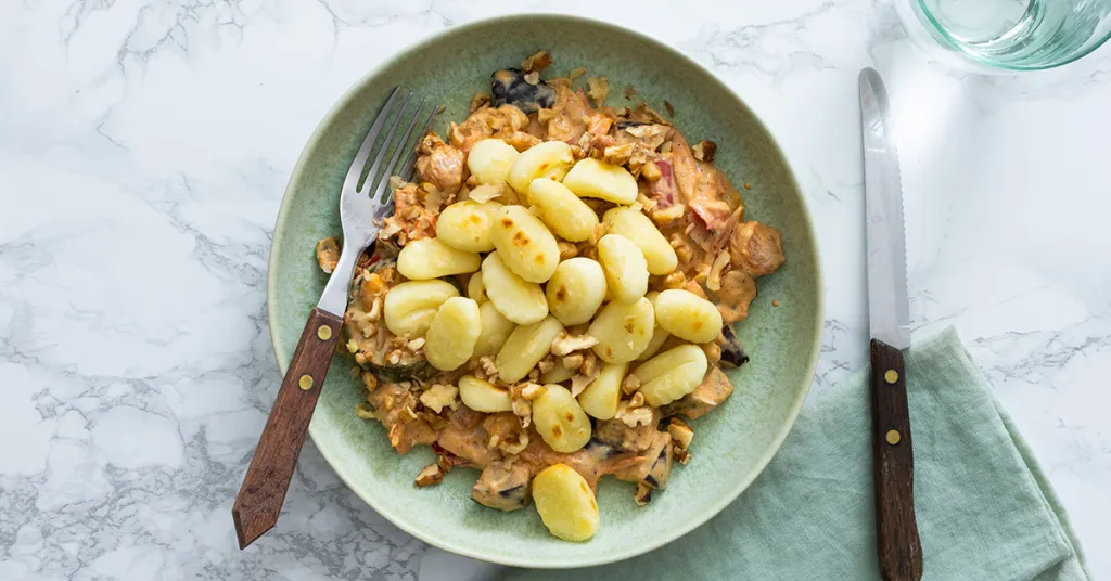 Gebakken gnocchi met romige tomatensaus