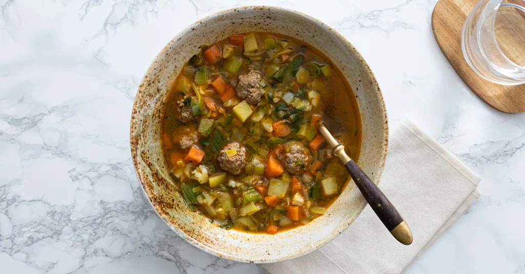 Groentesoep met aardappel en balletjes
