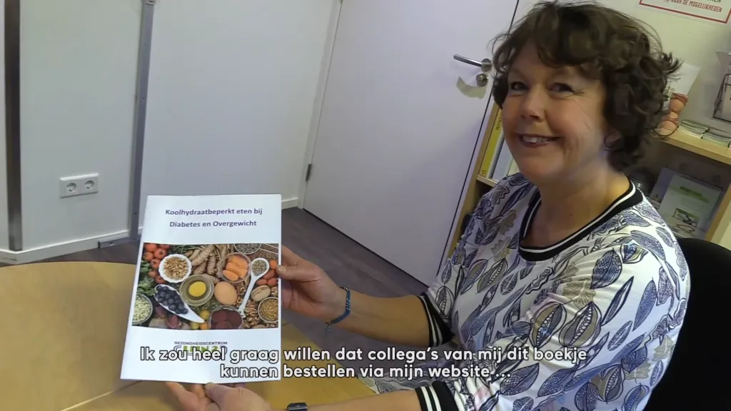 Still uit video over voedingsbrochure laaggeletterden met Els van Beek - van Kampen