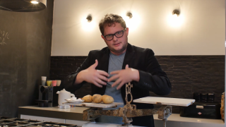 Diederik Jekel in beeld tijdens uitleg over hyper en hypo