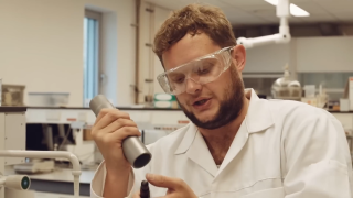 Still uit video TNO op weg naar zonder prikken bloedsuiker meten