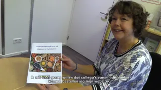 Still uit video over voedingsbrochure laaggeletterden met Els van Beek - van Kampen