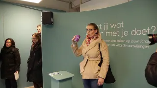 Vrouw voor achtergrond Weet jij wat suiker met je doet?