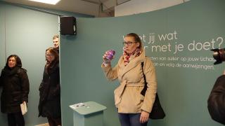 Vrouw voor achtergrond Weet jij wat suiker met je doet?