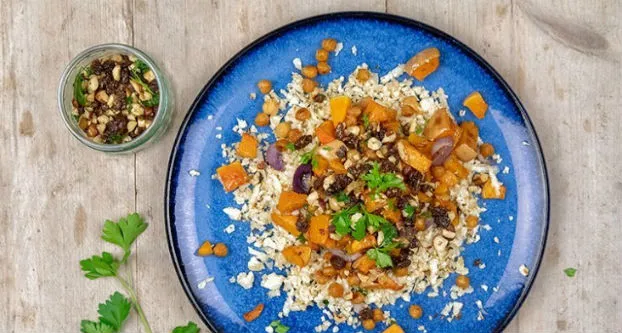 Bloemkool­couscous met noten-rozijnen­crumble