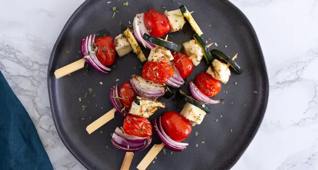 Barbecue­spiesje met halloumi