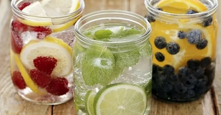 Fruitwater met citroen en munt