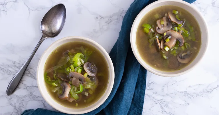 Heldere champig­nonsoep