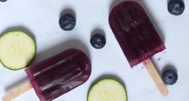 IJsje met courgette en blauwe bessen