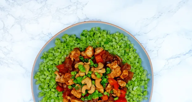 Kip siam met broccoli­rijst