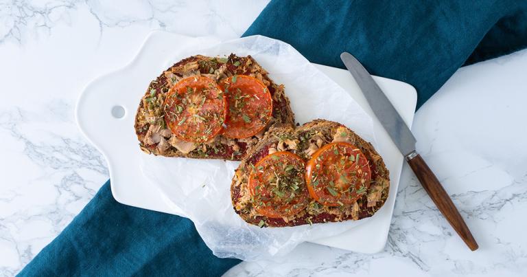 Pizza­broodje met tonijn